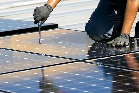 Repowering: bei der Wartung einer Solaranlage