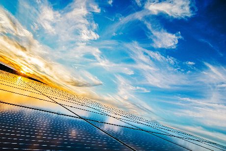 Solarmodul im Sonnenuntergang