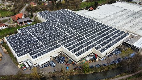 Riesen PV auf Hallendach